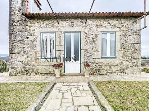 Moradia rústica V3 individual, em Terroso.