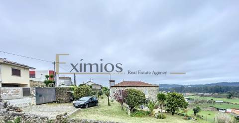 Moradia rústica V3 individual, em Terroso.