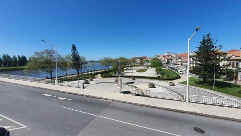Prédio para restauro, com vistas de rio, no centro de Vila do Conde
