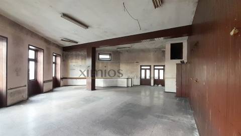 Prédio para restauro, com vistas de rio, no centro de Vila do Conde