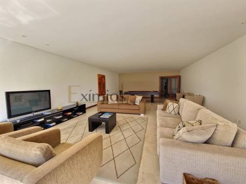 Moradia isolada V5, com piscina aquecida, na Póvoa de Varzim.