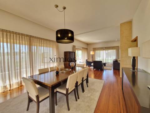 Moradia isolada V5, com piscina aquecida, na Póvoa de Varzim.