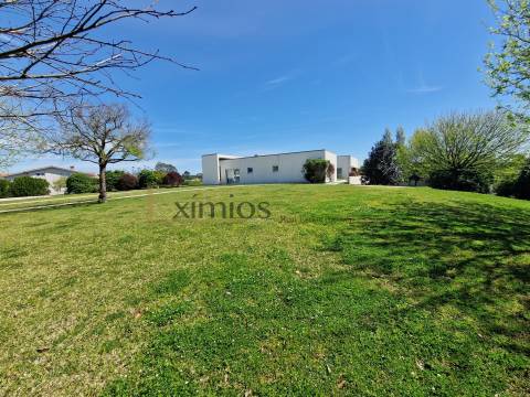 Moradia isolada V5, com piscina aquecida, na Póvoa de Varzim.