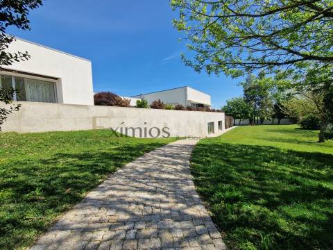 Moradia isolada V5, com piscina aquecida, na Póvoa de Varzim.