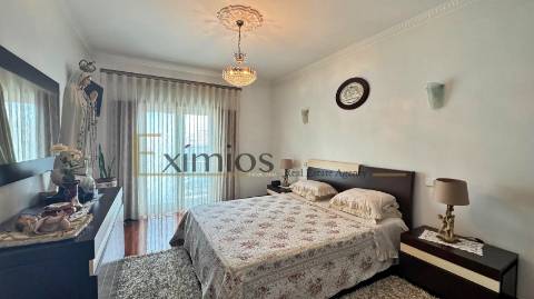 Moradia V4, para venda, com garagem fechada em Vila do Conde