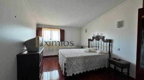 Moradia V4, para venda, com garagem fechada em Vila do Conde