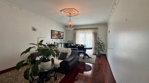 Moradia V4, para venda, com garagem fechada em Vila do Conde