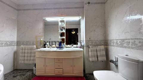 Moradia V4, para venda, com garagem fechada em Vila do Conde