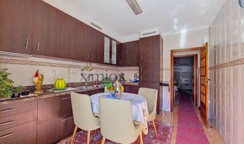 Moradia V4 com garagem e terraço, em Vila do Conde