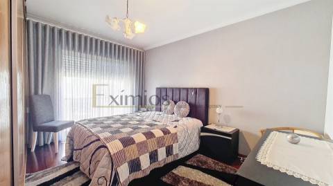 Moradia V4 com garagem e terraço, em Vila do Conde