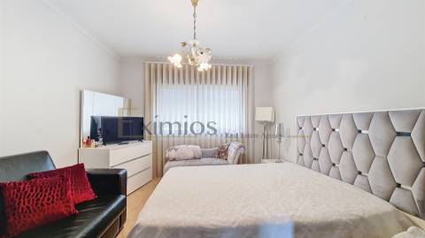 Moradia V4 com garagem e terraço, em Vila do Conde