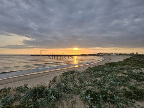 Apartamento T2 em primeira linha de praia, em Vila do Conde
