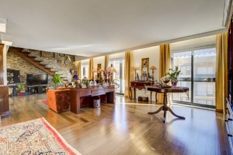 Apartamento T4 Duplex,  junto ao centro da Póvoa de Varzim