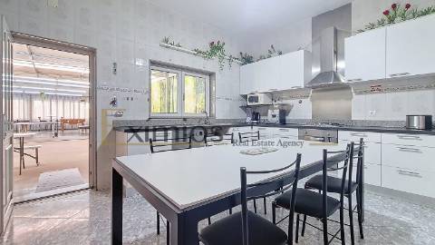 Prédio misto, em propriedade horizontal, em Rio Mau