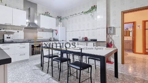 Prédio misto, em propriedade horizontal, em Rio Mau