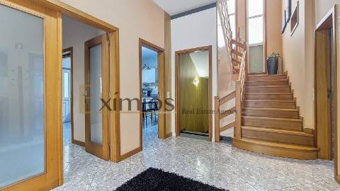 Prédio misto, em propriedade horizontal, em Rio Mau