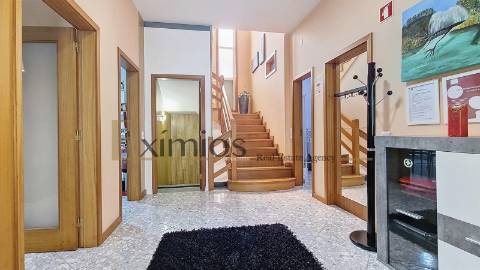 Prédio misto, em propriedade horizontal, em Rio Mau