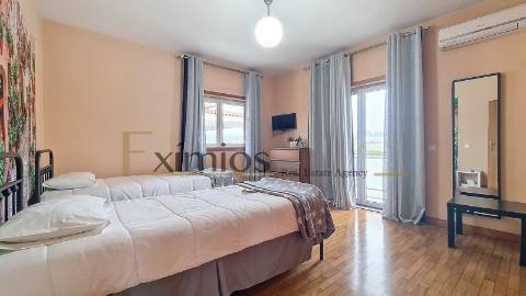 Prédio misto, em propriedade horizontal, em Rio Mau