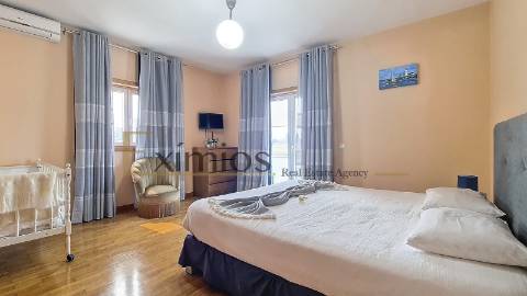 Prédio misto, em propriedade horizontal, em Rio Mau