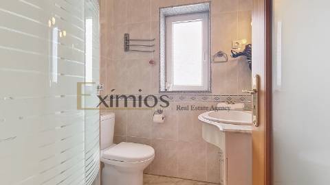 Prédio misto, em propriedade horizontal, em Rio Mau