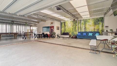 Prédio misto, em propriedade horizontal, em Rio Mau