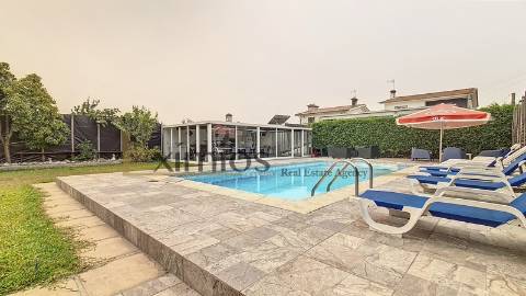 Prédio misto, em propriedade horizontal, em Rio Mau