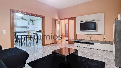 Prédio misto, em propriedade horizontal, em Rio Mau