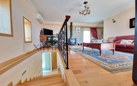 Moradia V3, com vista sobre rio Douro e garagem, em Sabrosa