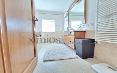 Moradia V3, com vista sobre rio Douro e garagem, em Sabrosa