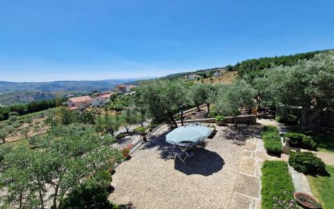 Moradia V3, com vista sobre rio Douro e garagem, em Sabrosa