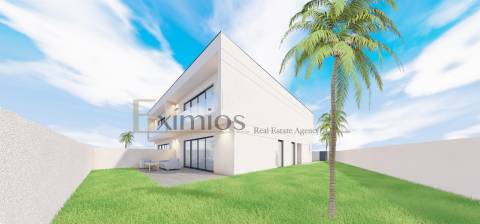 Moradia V4, em construção e com garagem, em Árvore