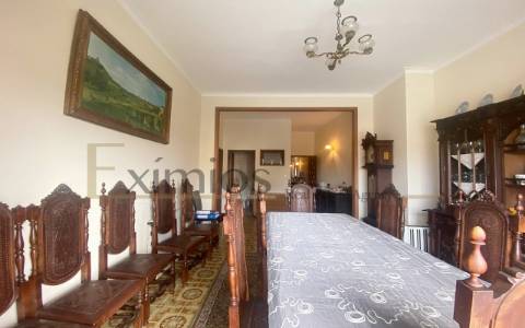 Prédio misto, para venda, no centro de Vila do Conde