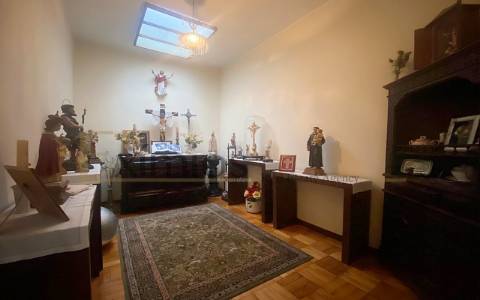 Prédio misto, para venda, no centro de Vila do Conde