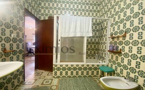 Prédio misto, para venda, no centro de Vila do Conde