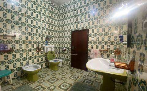 Prédio misto, para venda, no centro de Vila do Conde