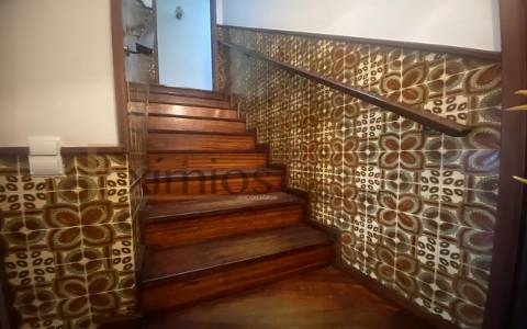 Prédio misto, para venda, no centro de Vila do Conde