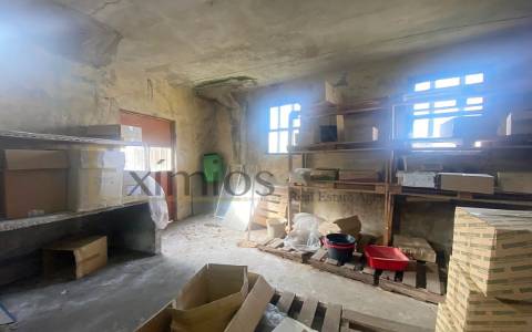 Prédio misto, para venda, no centro de Vila do Conde