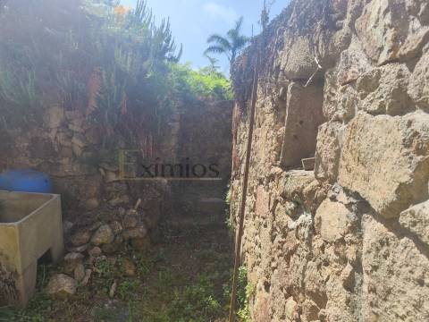 Moradia para restauro, em Azurara