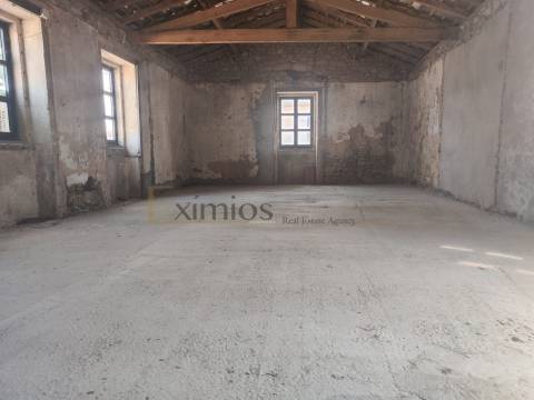 Moradia para restauro, em Azurara