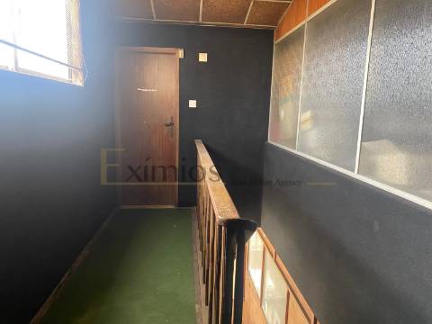 Armazém para venda, em Vila do Conde