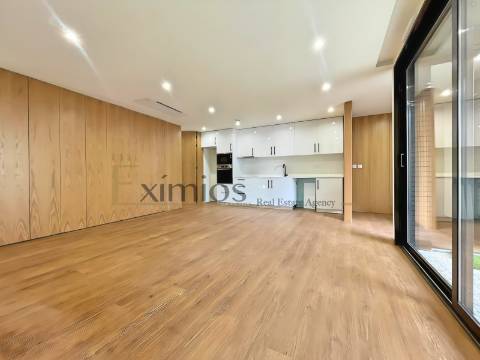 Moradia em banda V2, nova, em 2ª linha de praia, em Aver-o-Mar