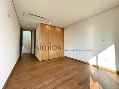 Moradia em banda V2, nova, em 2ª linha de praia, em Aver-o-Mar