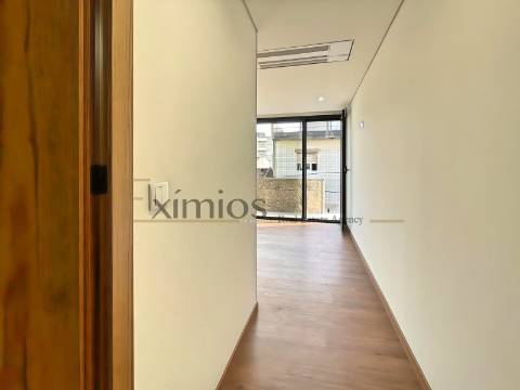 Moradia em banda V2, nova, em 2ª linha de praia, em Aver-o-Mar