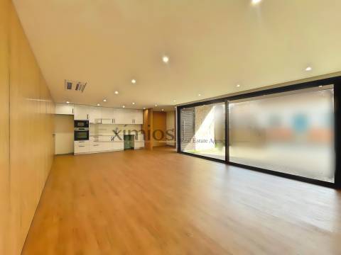 Moradia em banda V3, nova, em 2ª linha de praia, em Aver-o-Mar