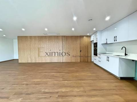 Moradia em banda V3, nova, em 2ª linha de praia, em Aver-o-Mar