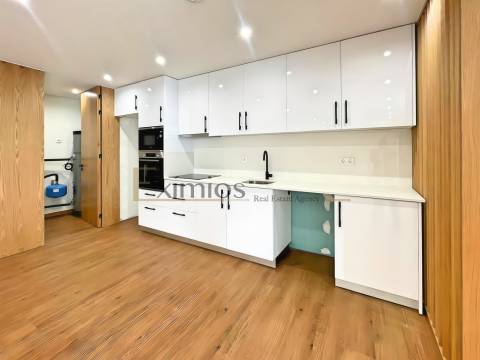 Moradia em banda V3, nova, em 2ª linha de praia, em Aver-o-Mar