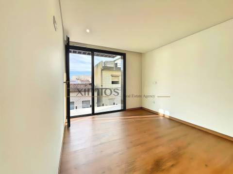 Moradia em banda V3, nova, em 2ª linha de praia, em Aver-o-Mar