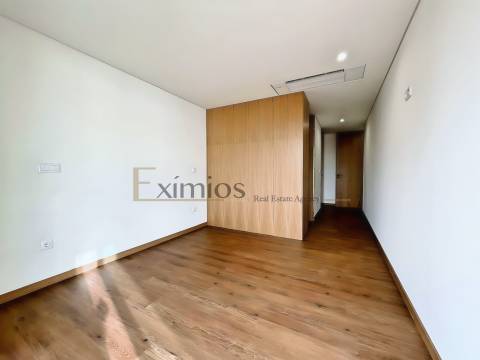 Moradia em banda V3, nova, em 2ª linha de praia, em Aver-o-Mar