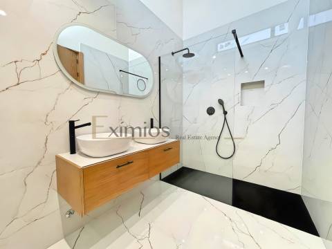 Moradia em banda V3, nova, em 2ª linha de praia, em Aver-o-Mar