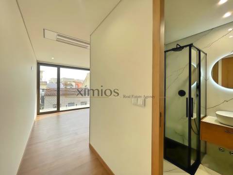 Moradia em banda V3, nova, em 2ª linha de praia, em Aver-o-Mar